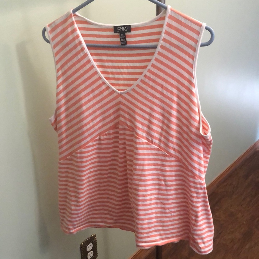 Jones New York tank top. Size XL. Peach and white striped.